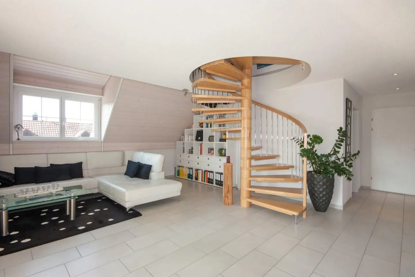 Great 3.5-room maisonette apartment with charm - Photo 3 of 8