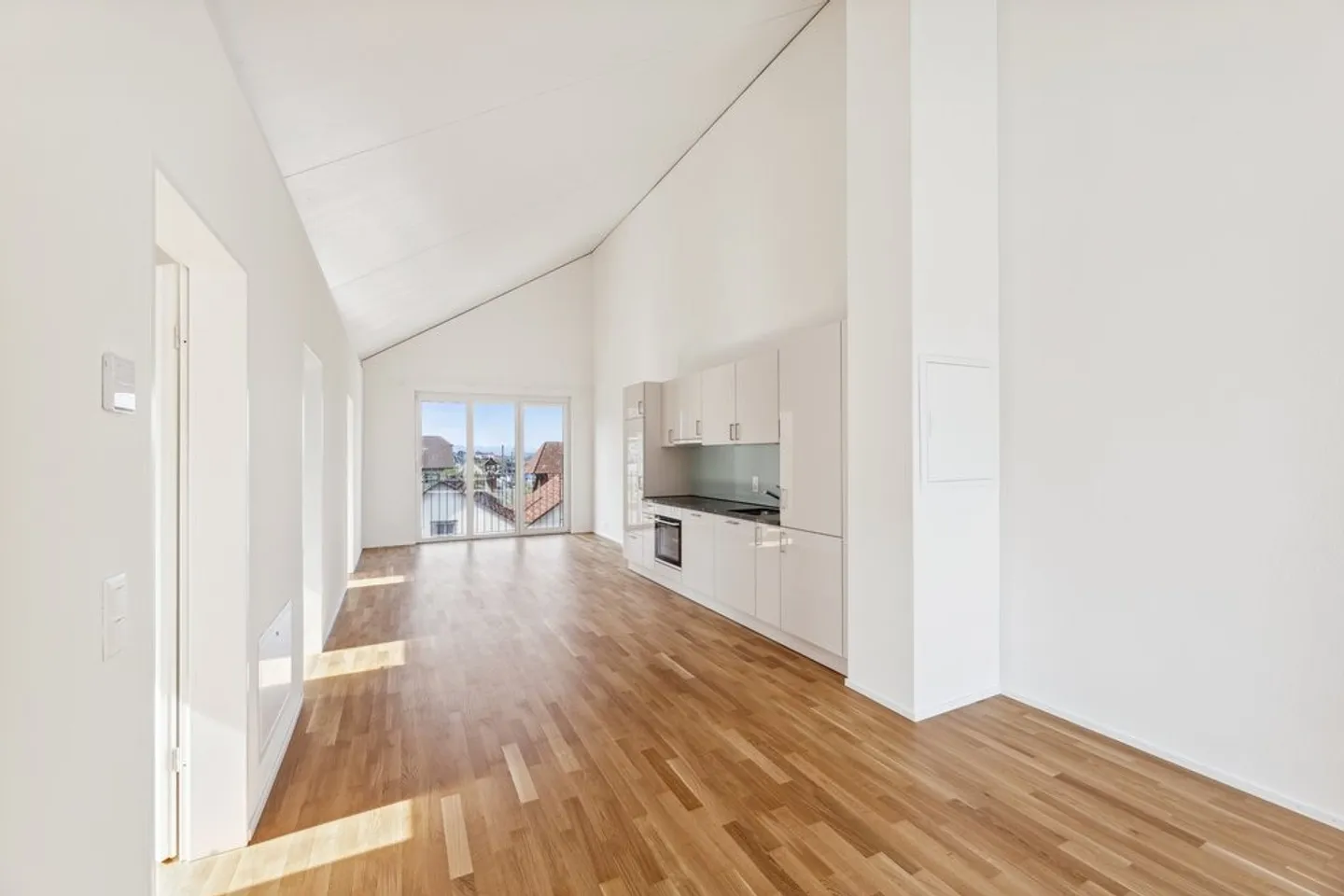 Modern 3.5-Room Apartment - Photo 2 of 7
