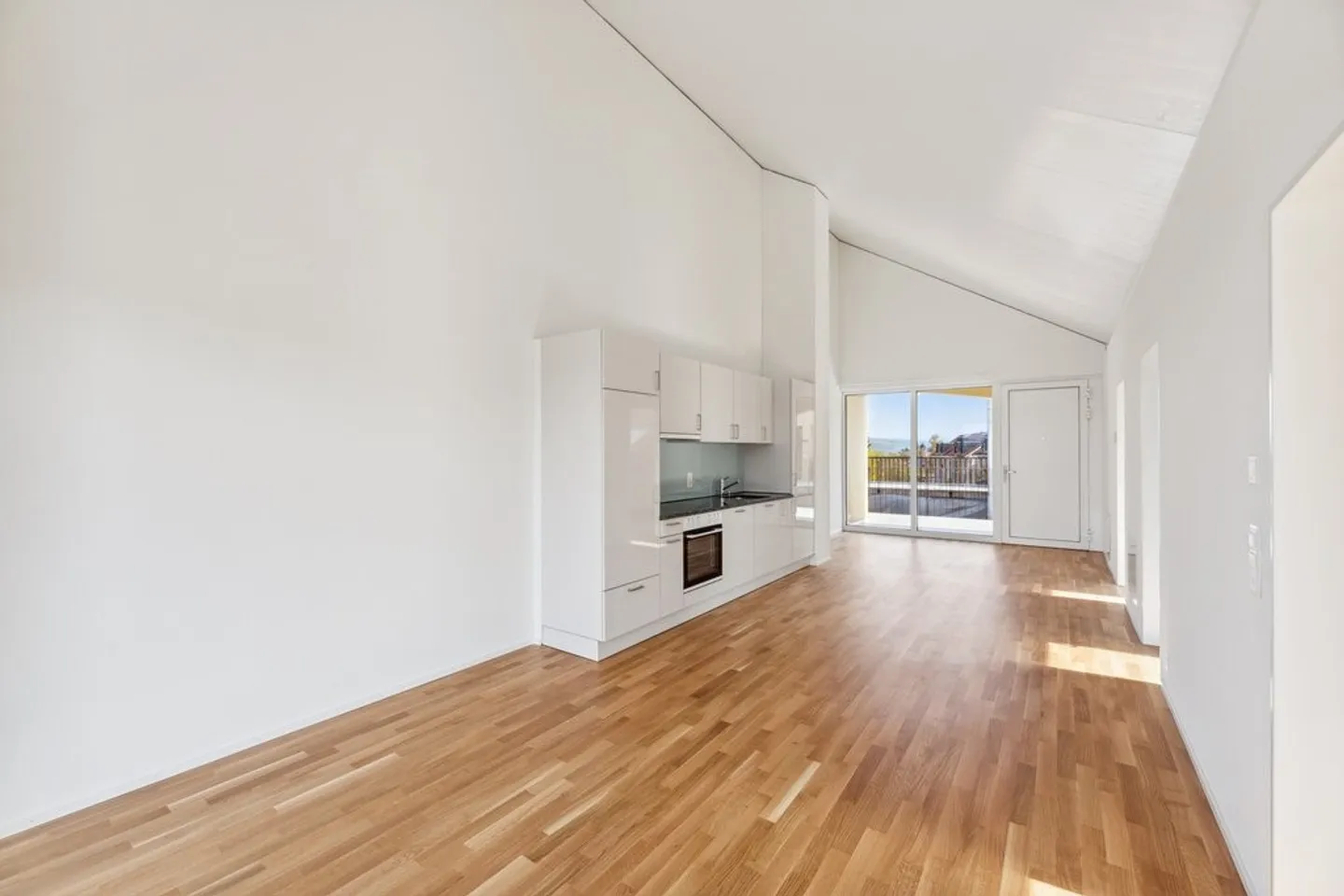 Modern 3.5-Room Apartment - Photo 3 of 7