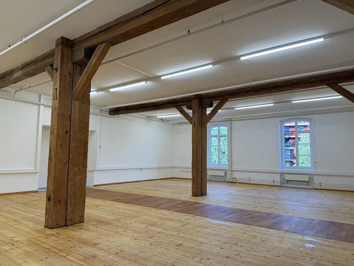 Modern commercial space in a central location in Zug - Photo 2 of 5