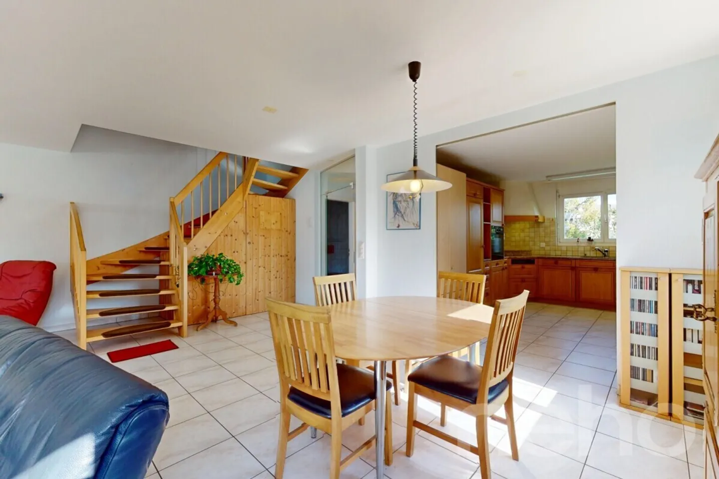 Comfort, luce e giardino privato? Superbo duplex a Morat - Foto 3 di 13