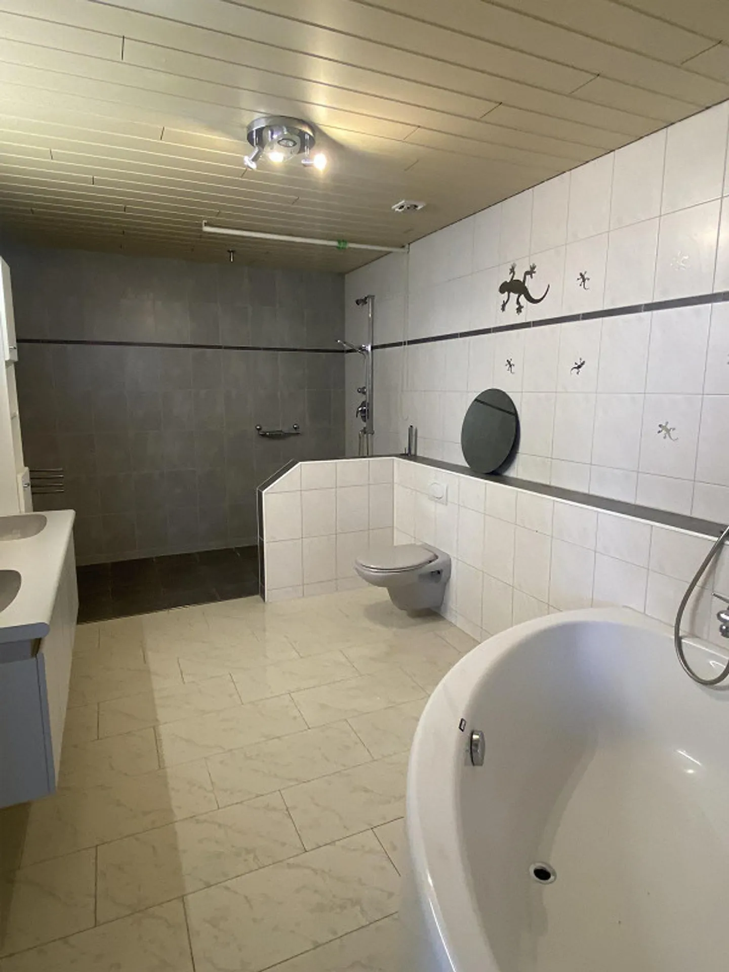 Appartamento luminoso nell'ex scuola di Lachen - Foto 6 di 12