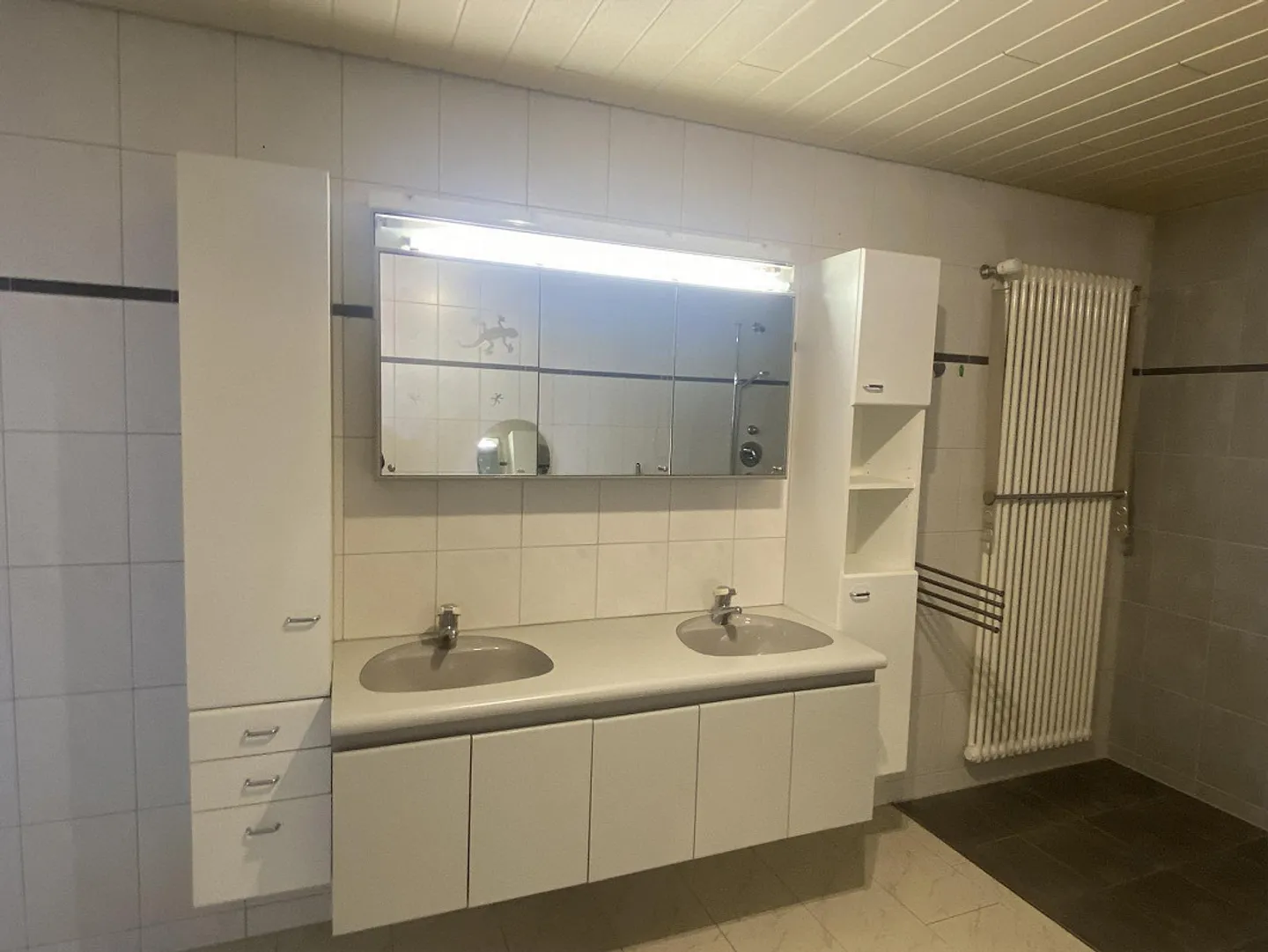 Appartamento luminoso nell'ex scuola di Lachen - Foto 7 di 12