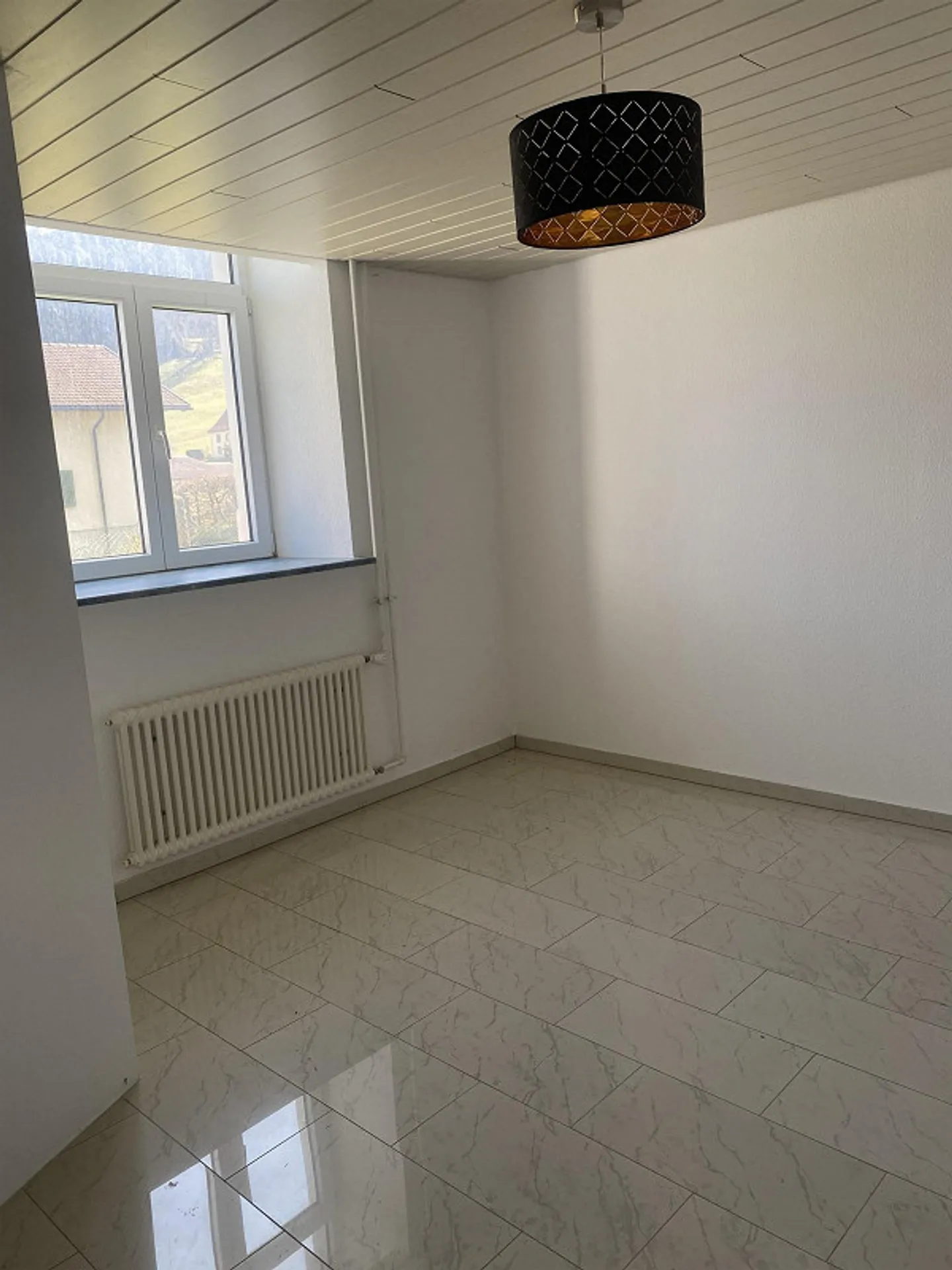 Appartamento luminoso nell'ex scuola di Lachen - Foto 9 di 12