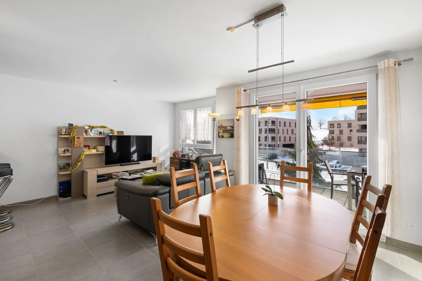 2.5-room apartment in a quiet area close to amenities - Photo 2 of 13