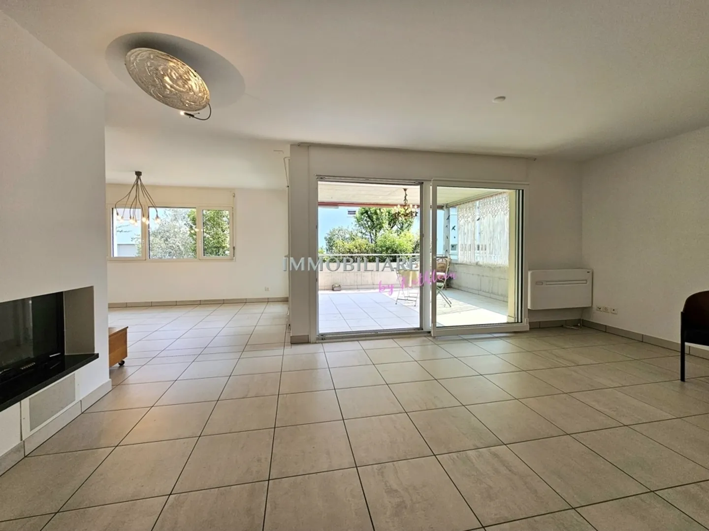 Bright Apartment with Garden - Photo 2 of 13