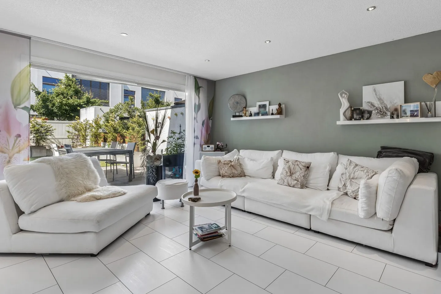 Newly built terraced house with generous space offering - Photo 5 of 13