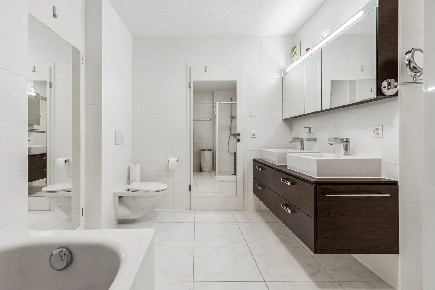 Newly built terraced house with generous space offering - Photo 9 of 13