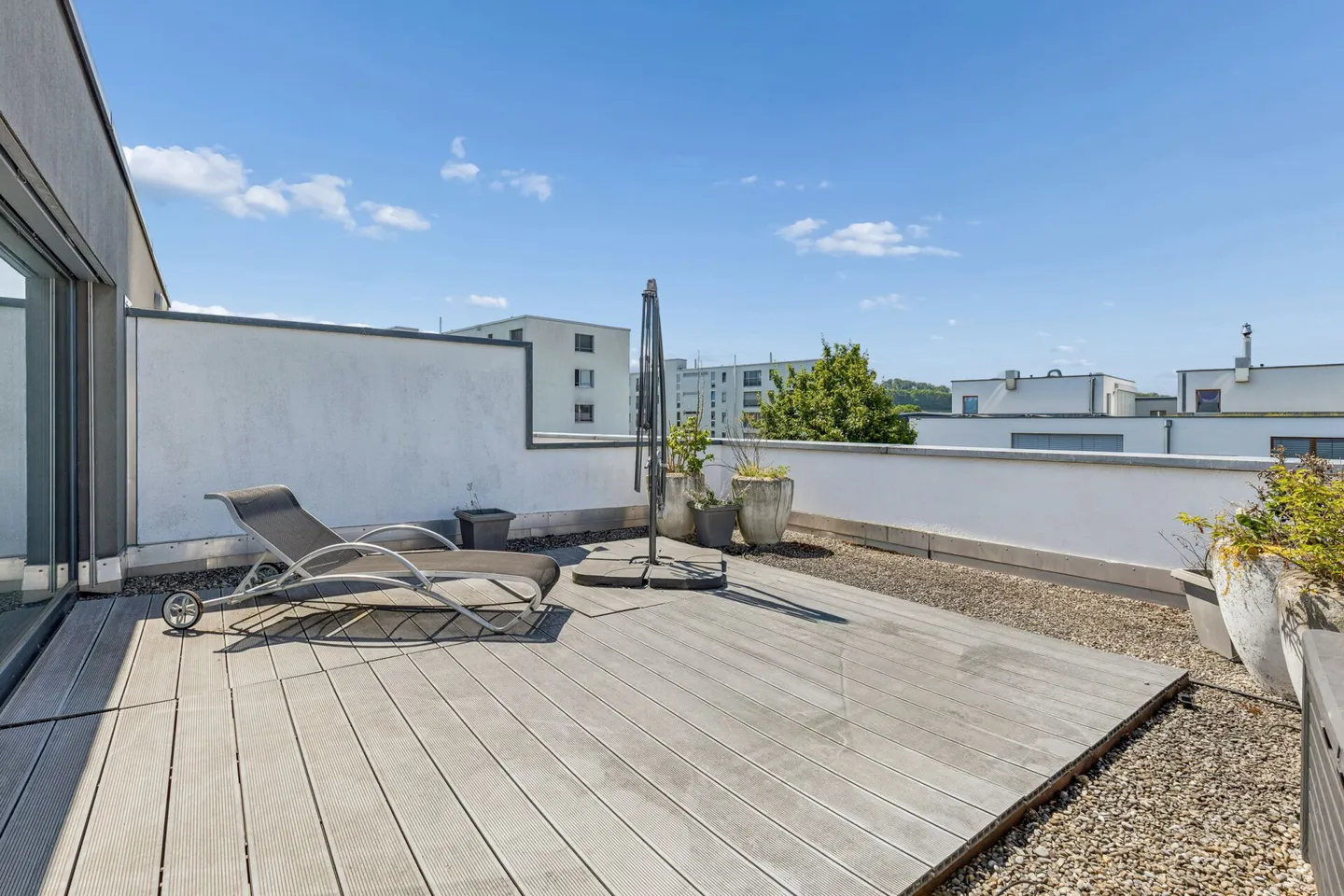 Newly built terraced house with generous space offering - Photo 11 of 13