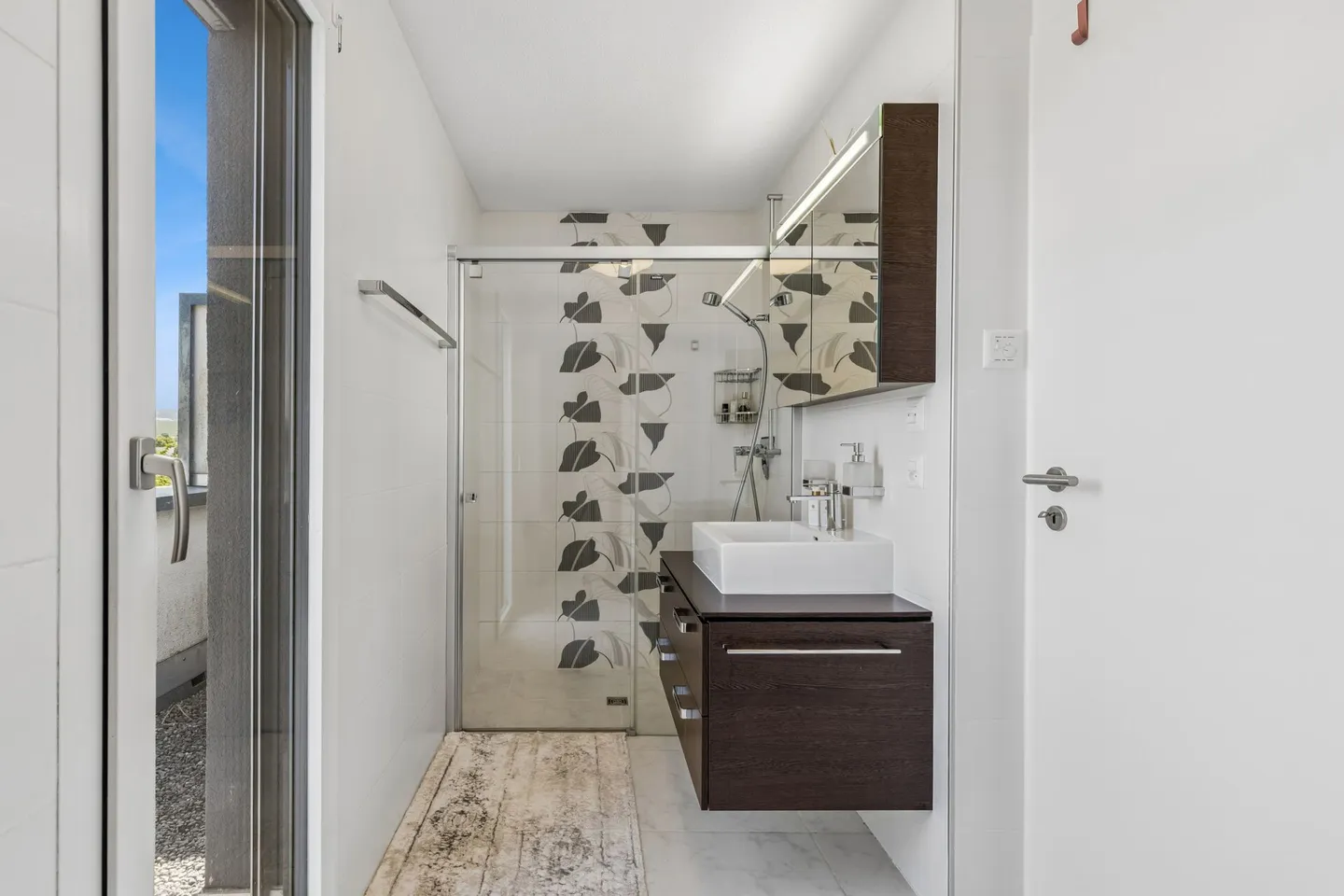 Newly built terraced house with generous space offering - Photo 10 of 13