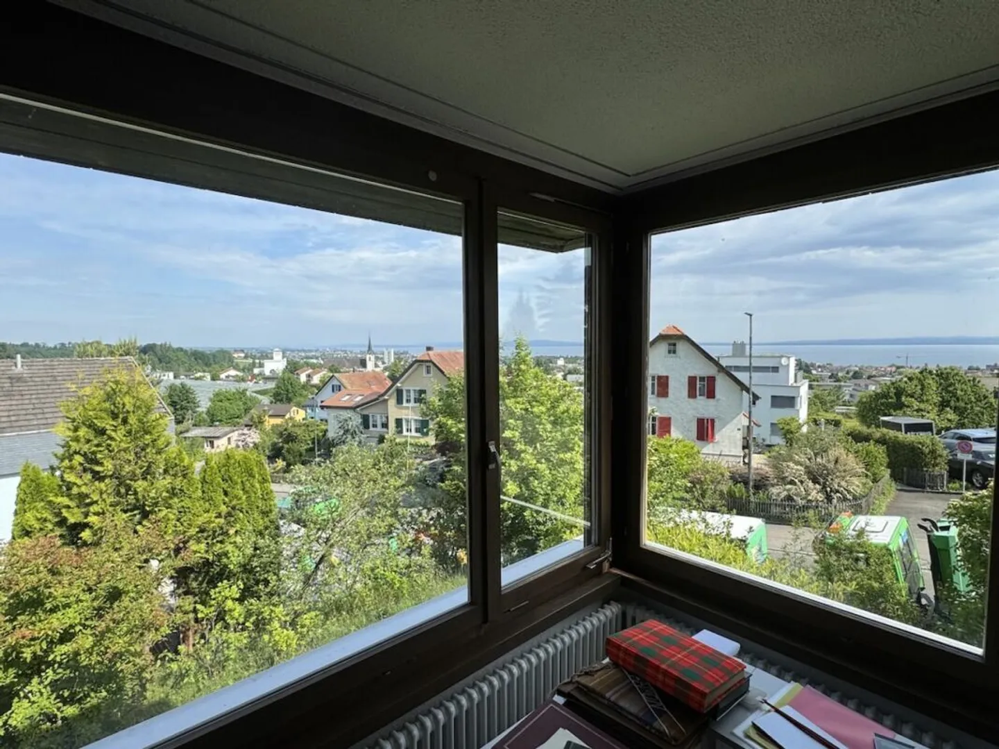 Villa avec vue sur le lac et terrain constructible séparé dans un très bon emplacement. - Photo 3 sur 13