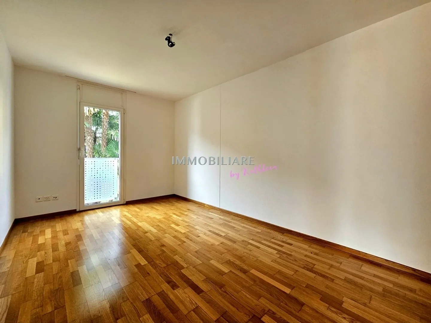 Bright Apartment with Garden - Photo 12 of 13