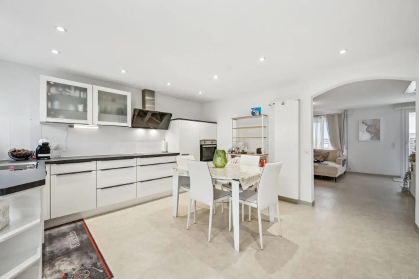 Maison de ville de 4,5 pièces avec jardin et piscine à Oberwil à vendre - Photo 2 sur 13