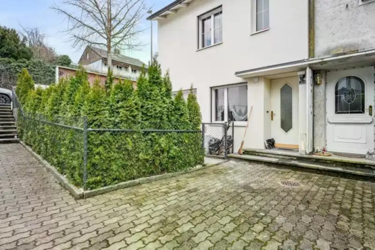 Maison de ville de 4,5 pièces avec jardin et piscine à Oberwil à vendre - Photo 7 sur 13