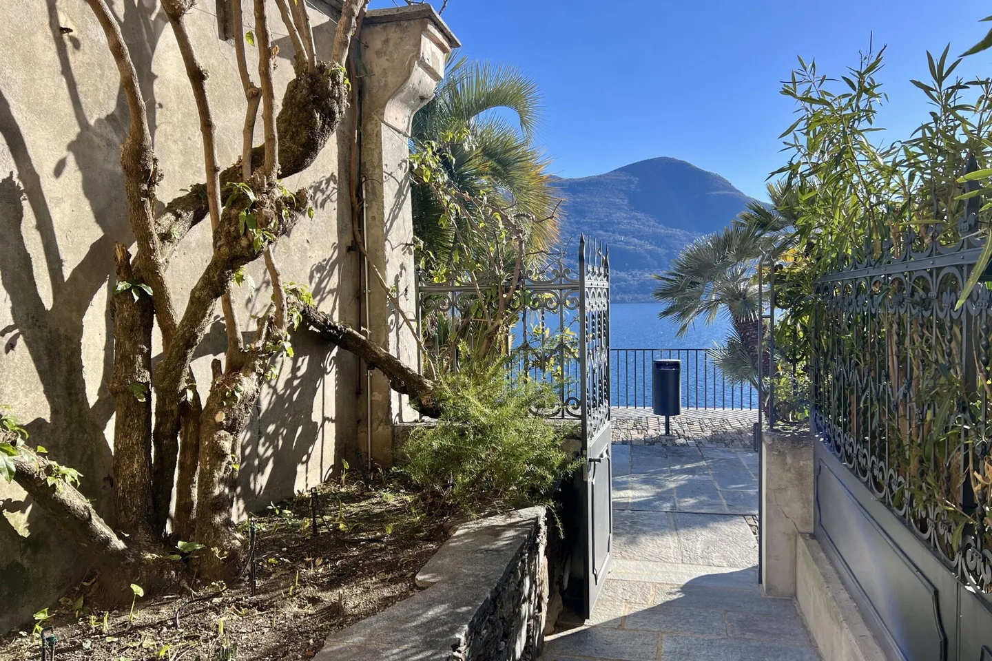 SOLD!!! SIMPLY THE BEST - Elegant apartment in a palazzo directly on the lake - Photo 22 of 28