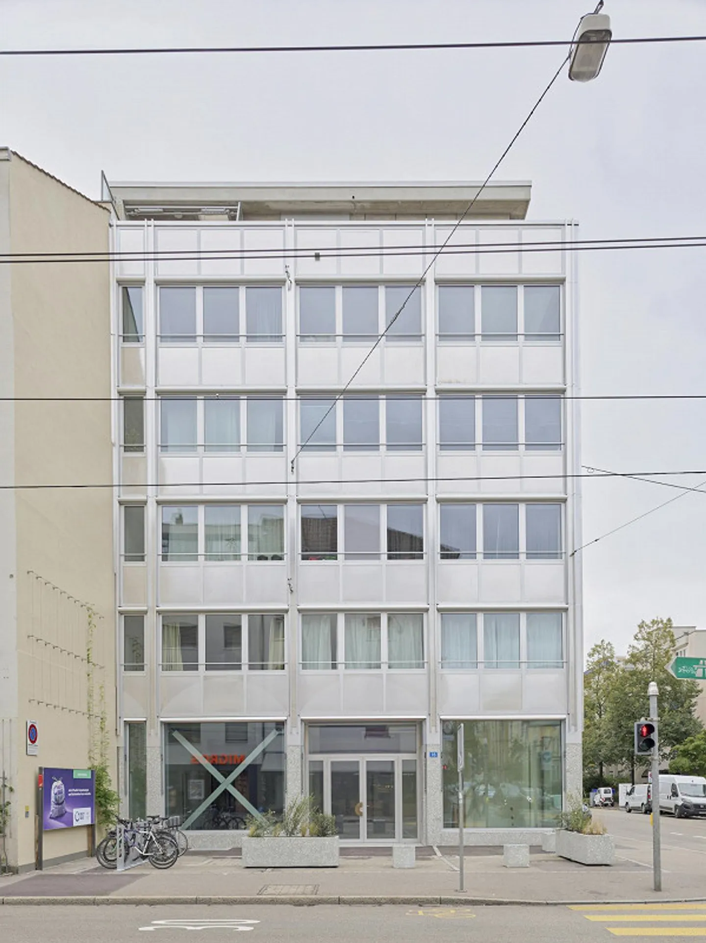 Coin d'Or - Espace Commercial et de Vente à Louer - Photo 2 sur 10