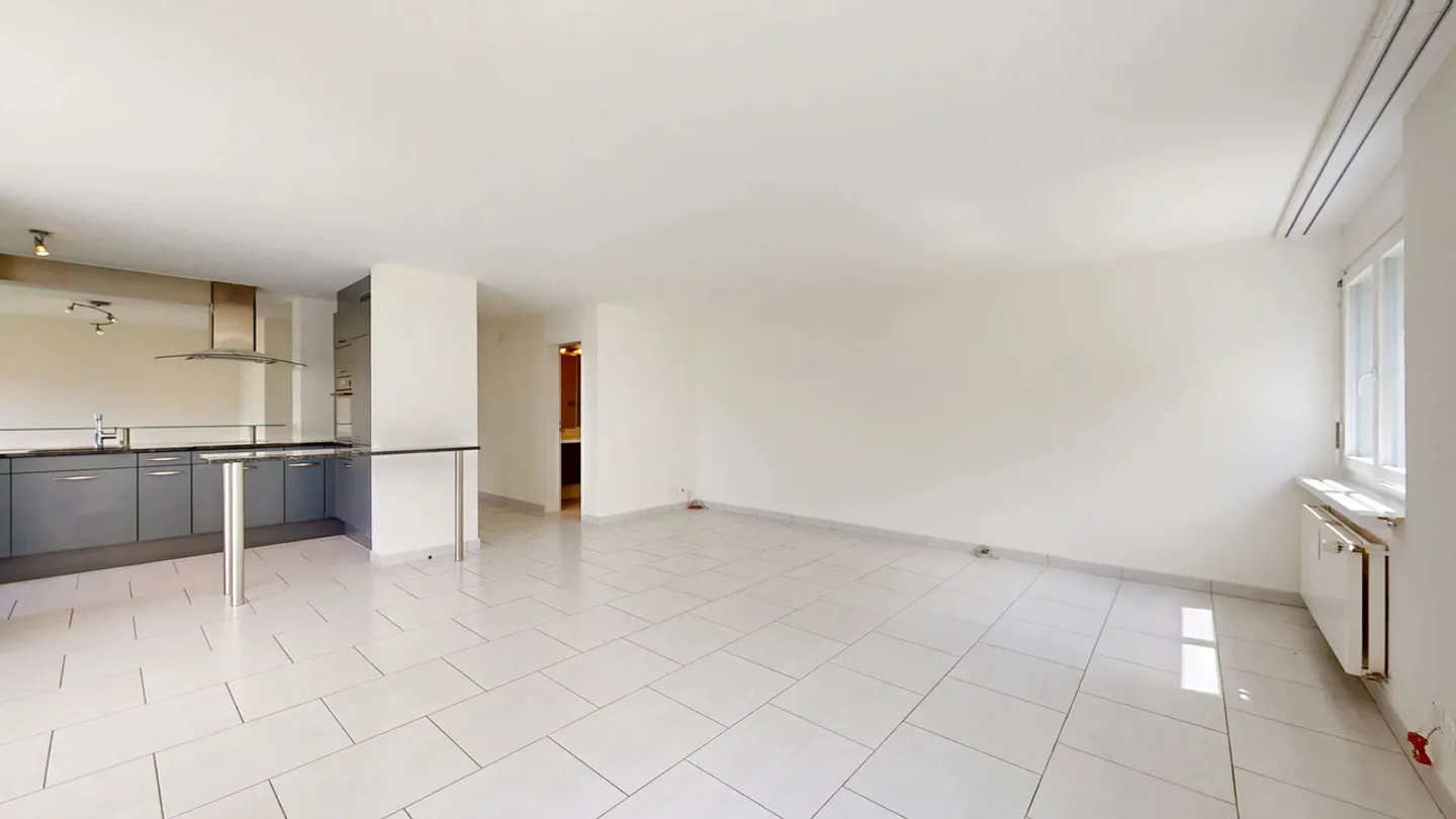 Appartamento luminoso di 3,5 stanze con posto auto - Foto 5 di 19