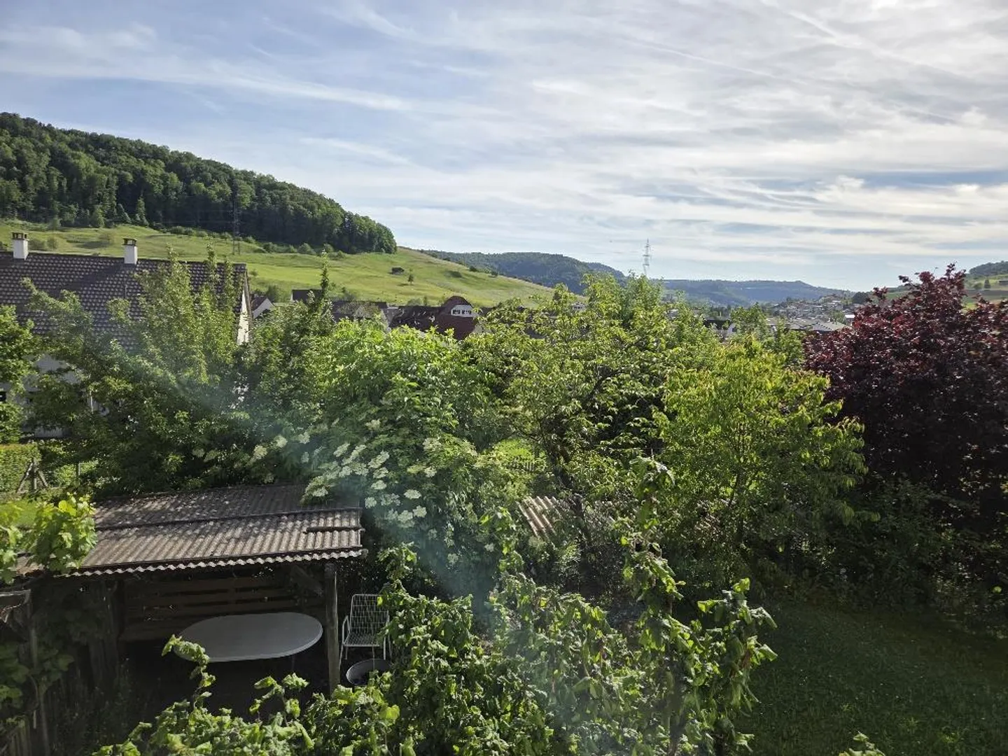 Maison individuelle de 5,5 pièces plus ancienne dans un emplacement de choix avec grand jardin - Photo 3 sur 16