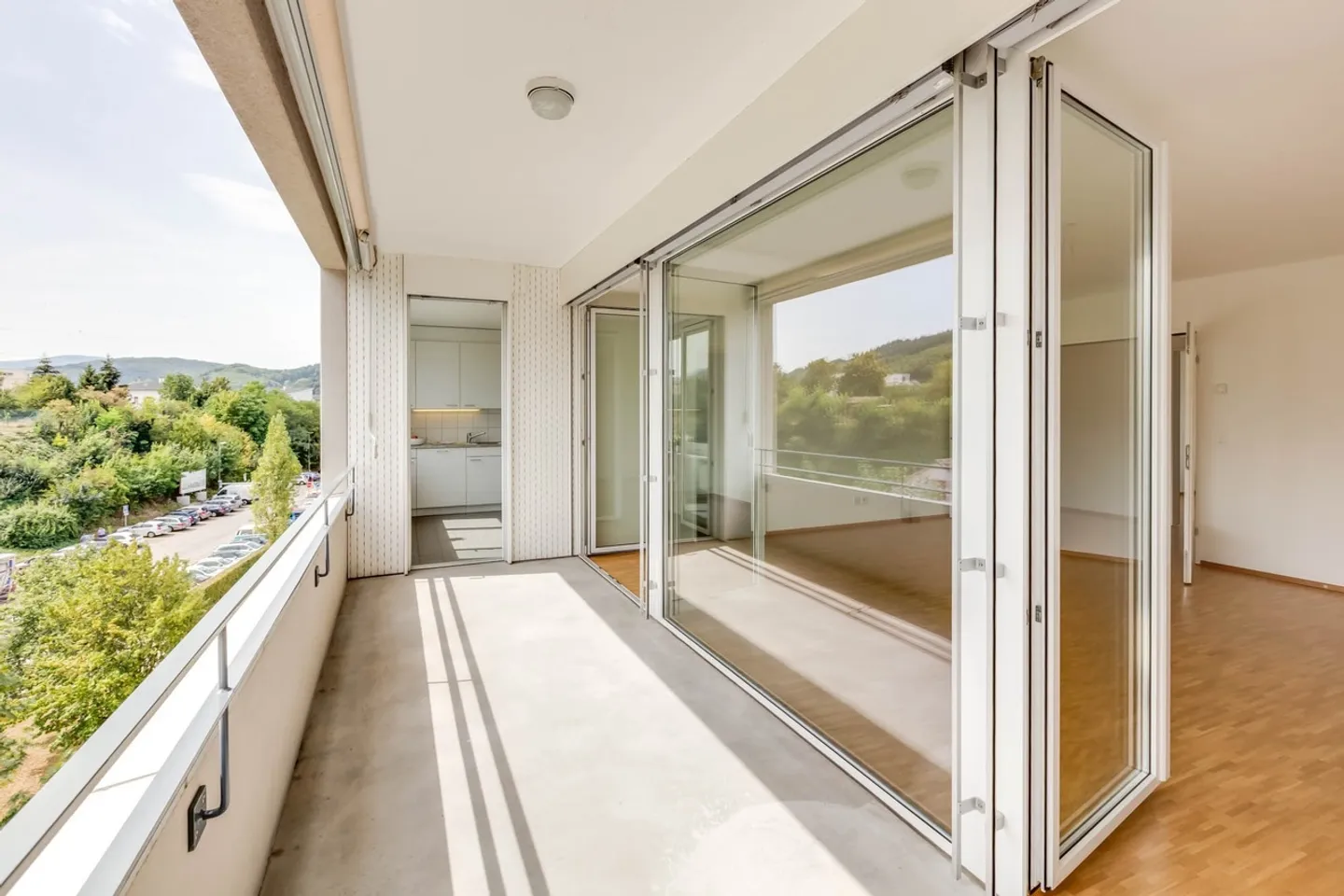 Spacious 4.5-Room Apartment - Photo 5 of 9