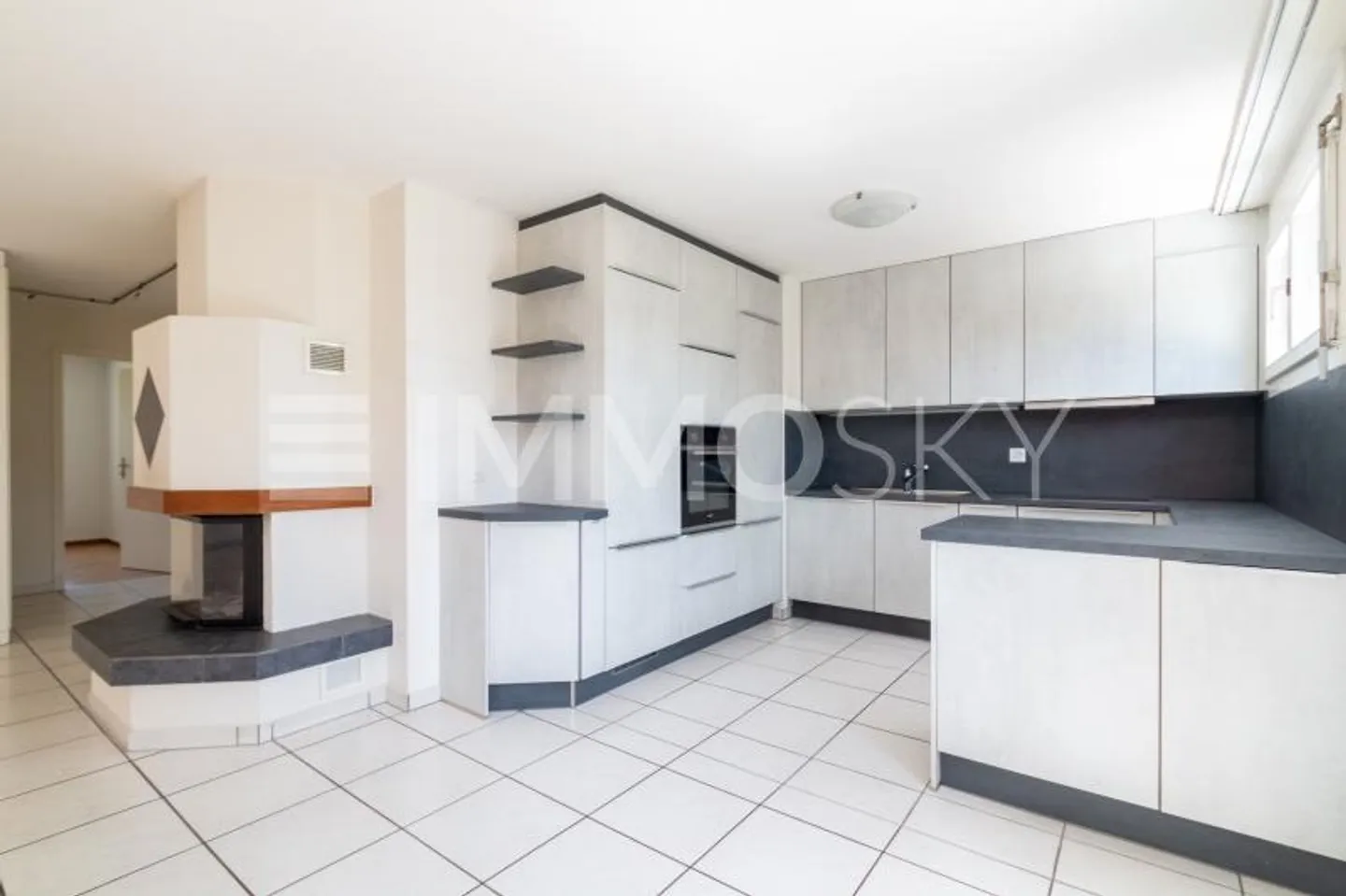 Vivere spazioso con balcone protetto dal vento - Foto 2 di 5