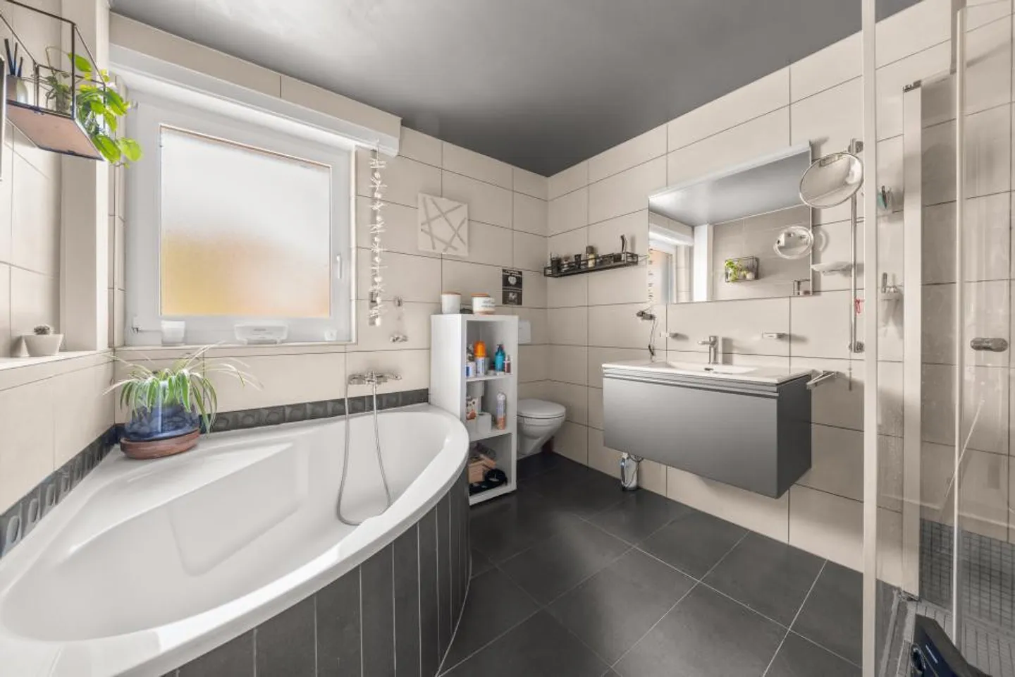 Villa per la famiglia con piscina nel cuore di Lucens - Foto 9 di 13