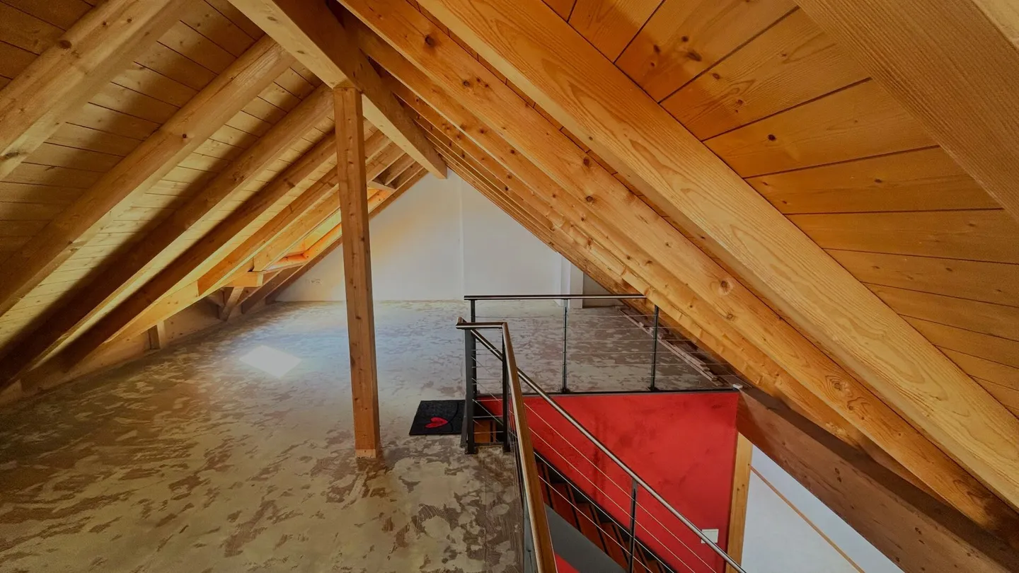 Attico attraente di 5,5 stanze con galleria - spazioso, luminoso e con una vista fantastica. - Foto 7 di 16