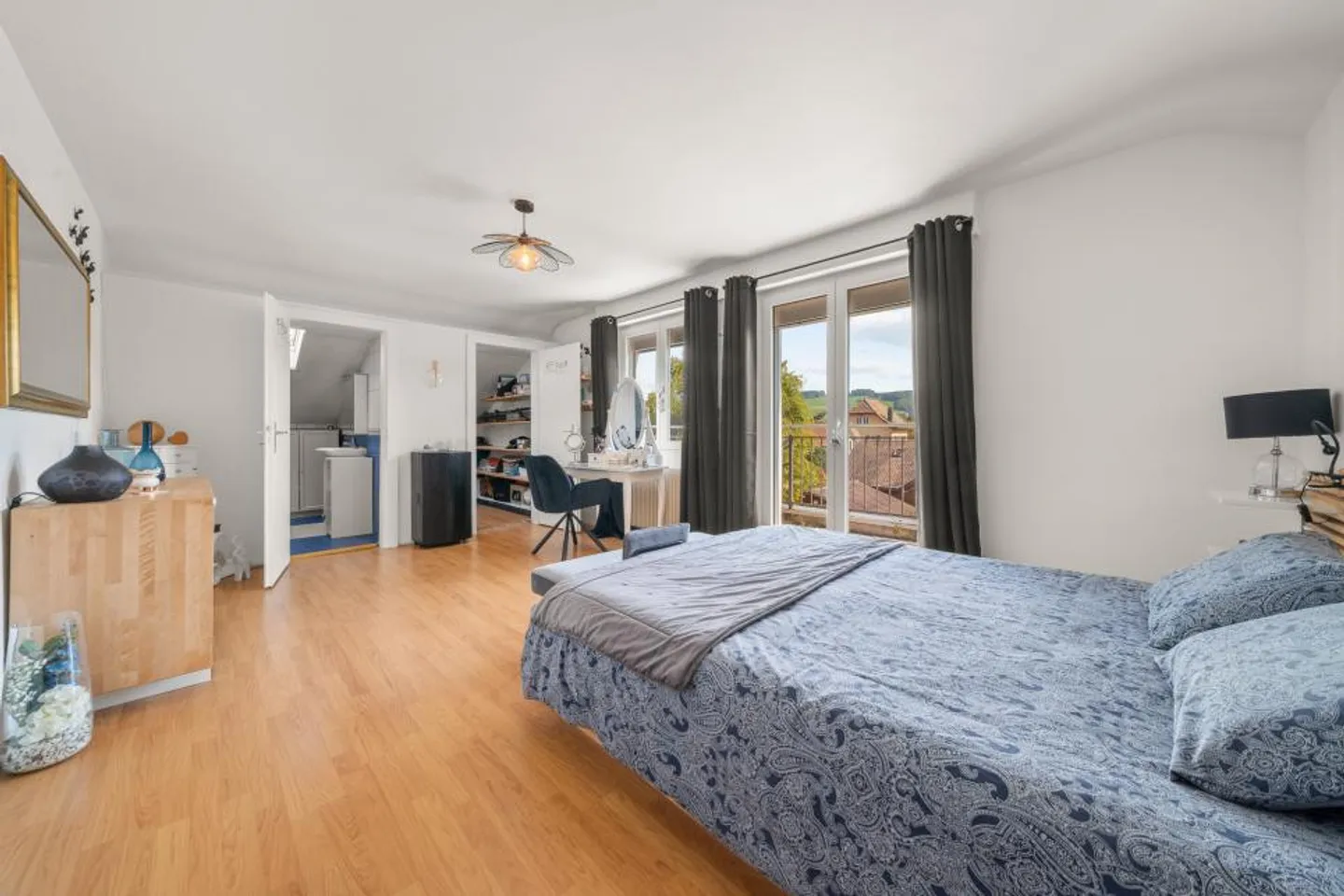 Villa per la famiglia con piscina nel cuore di Lucens - Foto 11 di 13