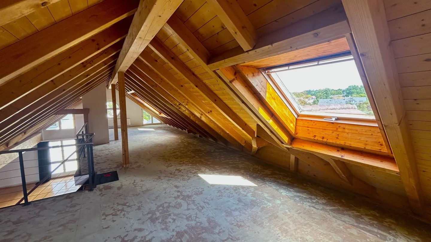 Attico attraente di 5,5 stanze con galleria - spazioso, luminoso e con una vista fantastica. - Foto 8 di 16