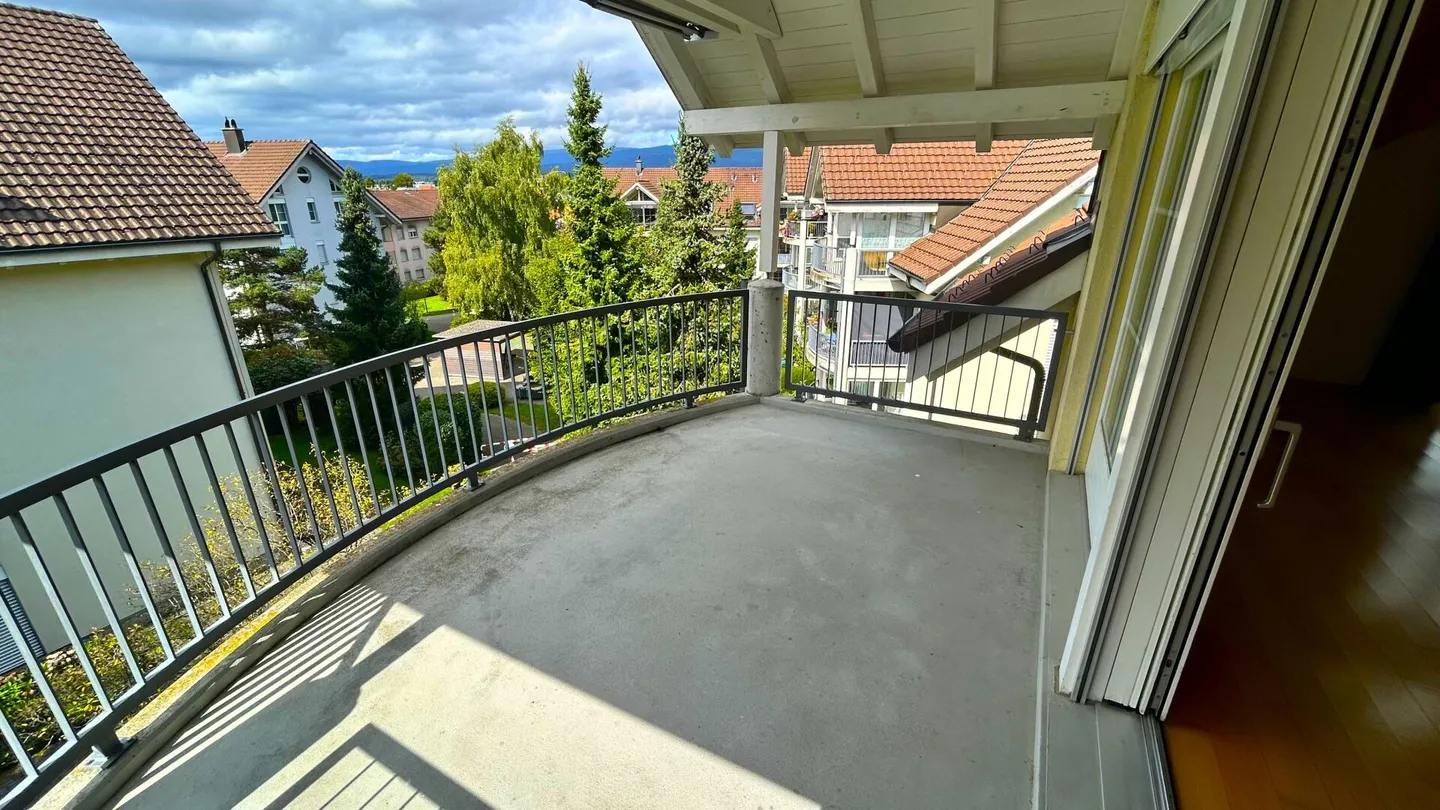 Attico attraente di 5,5 stanze con galleria - spazioso, luminoso e con una vista fantastica. - Foto 5 di 16