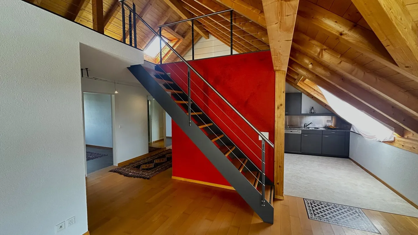 Attico attraente di 5,5 stanze con galleria - spazioso, luminoso e con una vista fantastica. - Foto 6 di 16