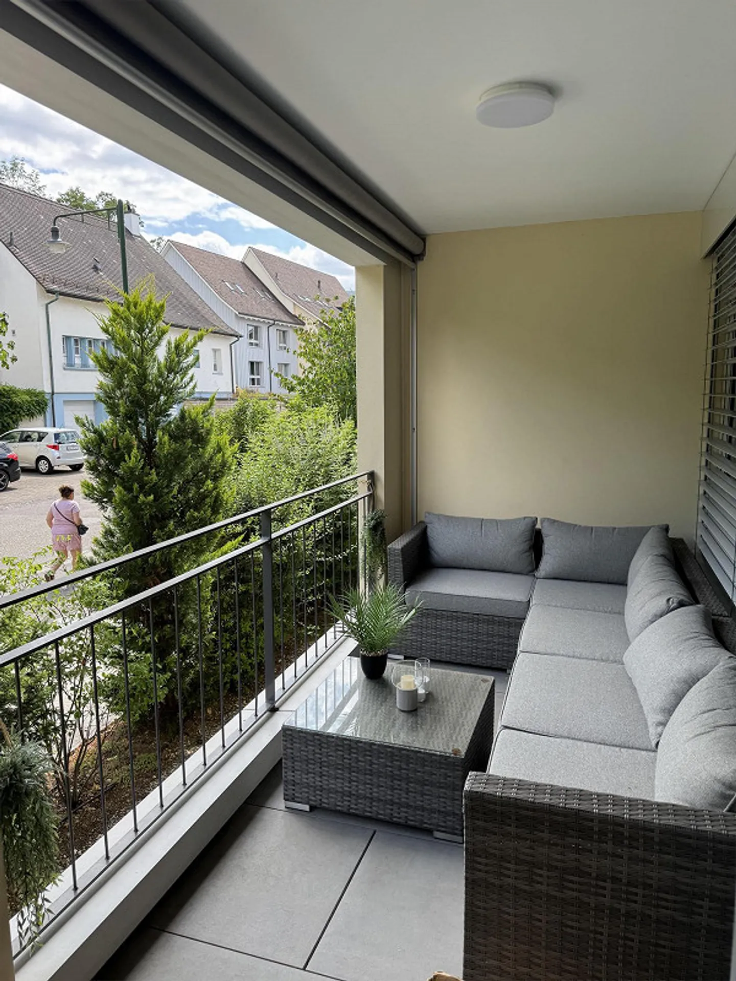 Moderno appartamento di 2 stanze in una posizione soleggiata e tranquilla nel centro del villaggio di Pratteln - Foto 4 di 4