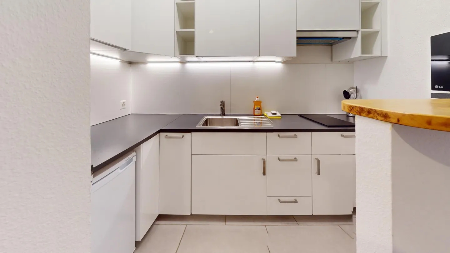 Unique Serviced Living @ Airport Line - Photo 6 of 9