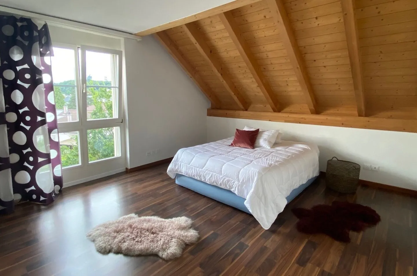 Attico attraente di 5,5 stanze con galleria - spazioso, luminoso e con una vista fantastica. - Foto 12 di 16