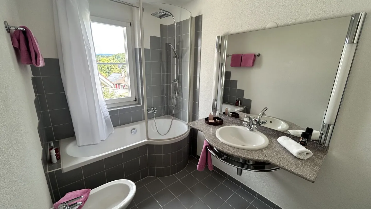 Attico attraente di 5,5 stanze con galleria - spazioso, luminoso e con una vista fantastica. - Foto 13 di 16