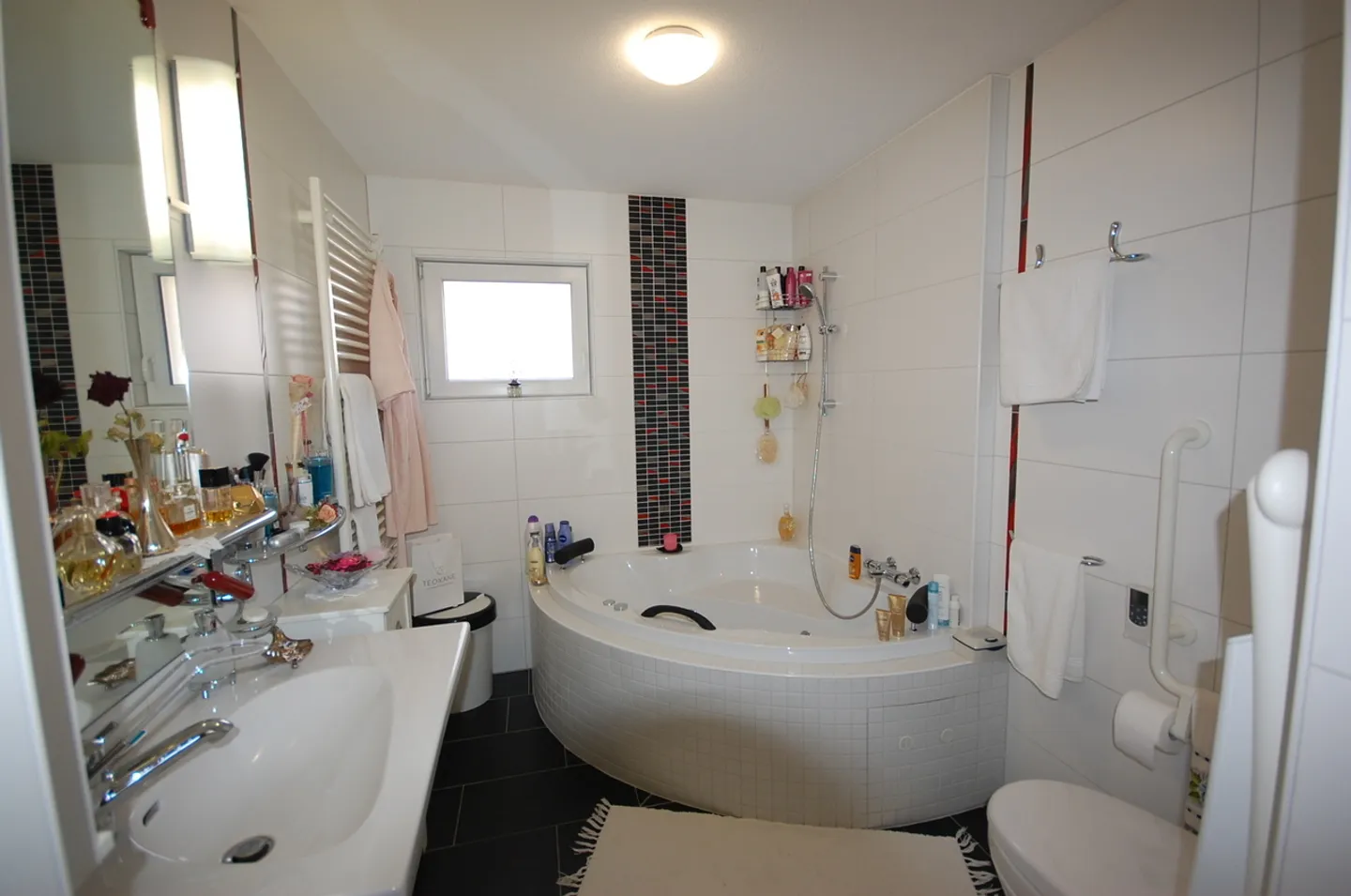 Spacious Duplex Apartments - Photo 10 of 26