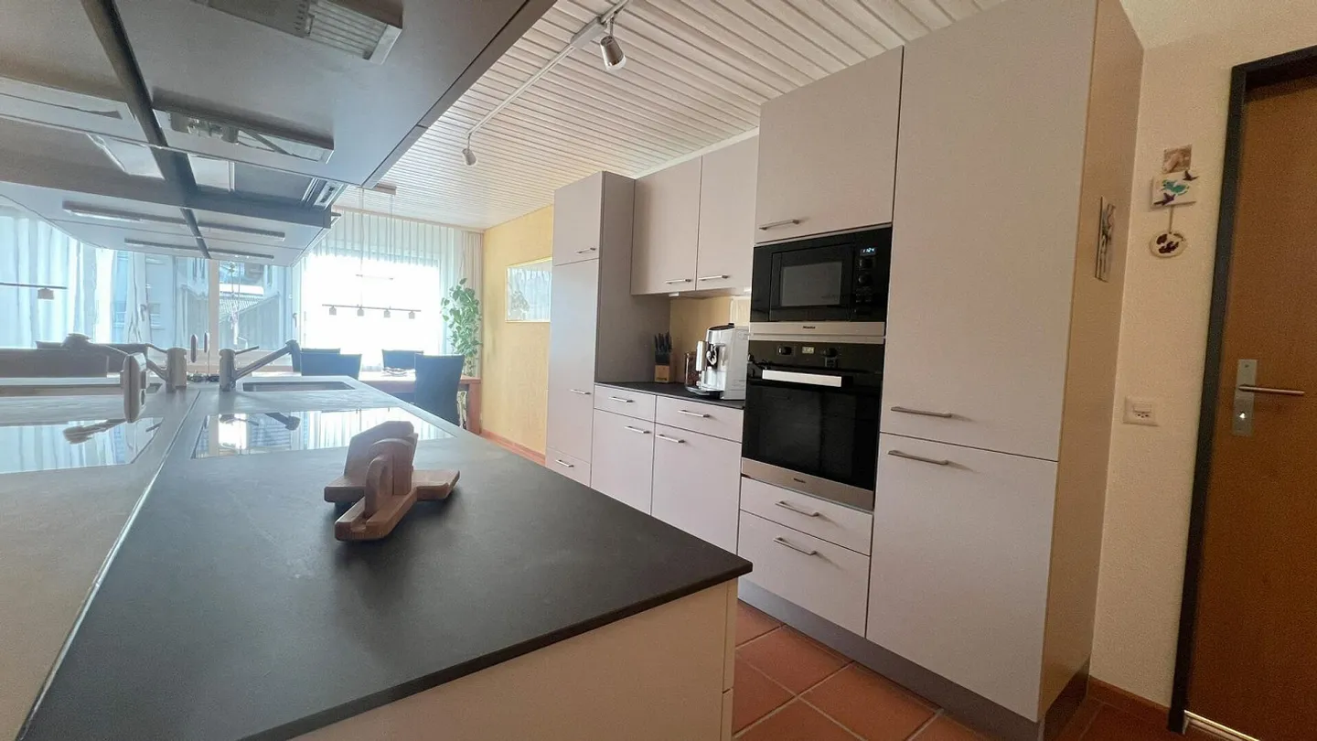 Well-maintained 4-room apartment with two balconies - attractive home - Photo 3 of 6