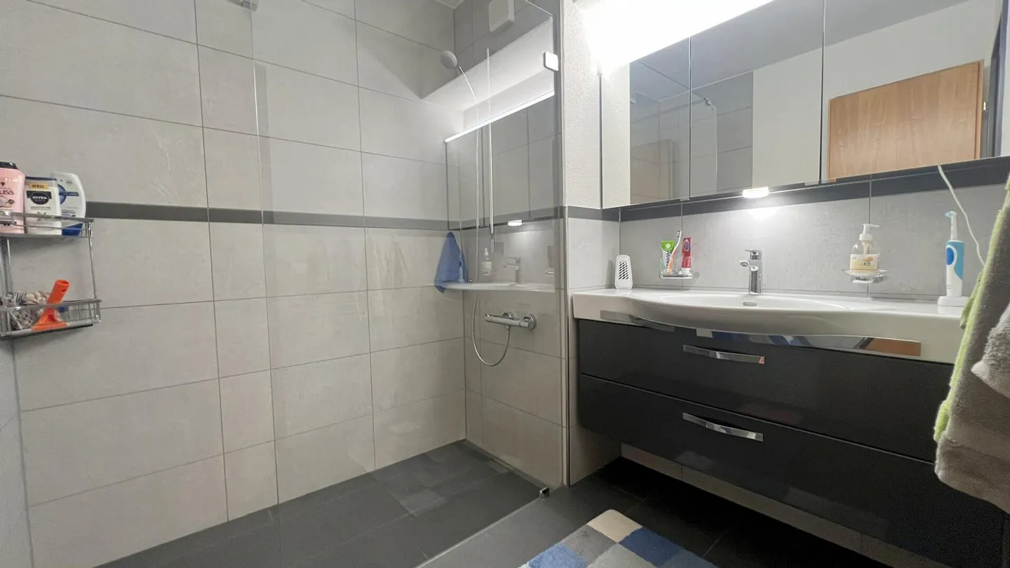 Well-maintained 4-room apartment with two balconies - attractive home - Photo 4 of 6