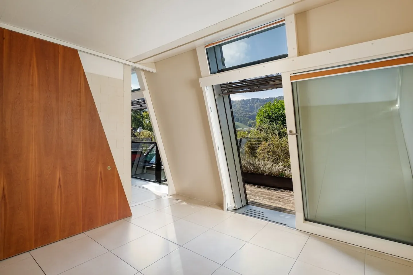 Large, modern 6.5 room apartment - Photo 6 of 14