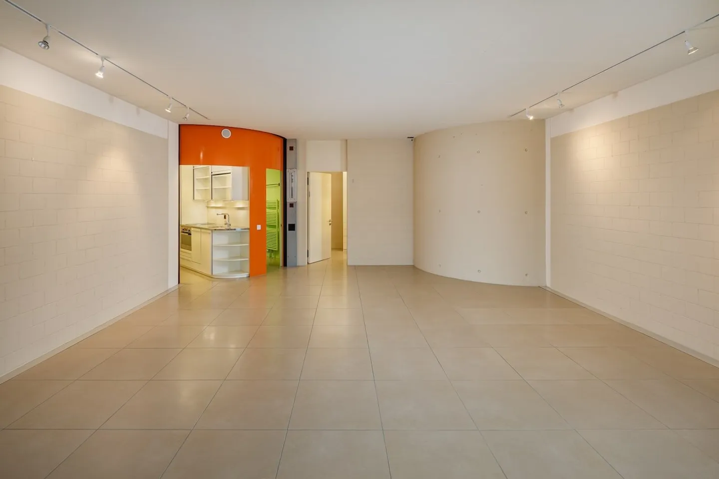 Large, modern 6.5 room apartment - Photo 8 of 14