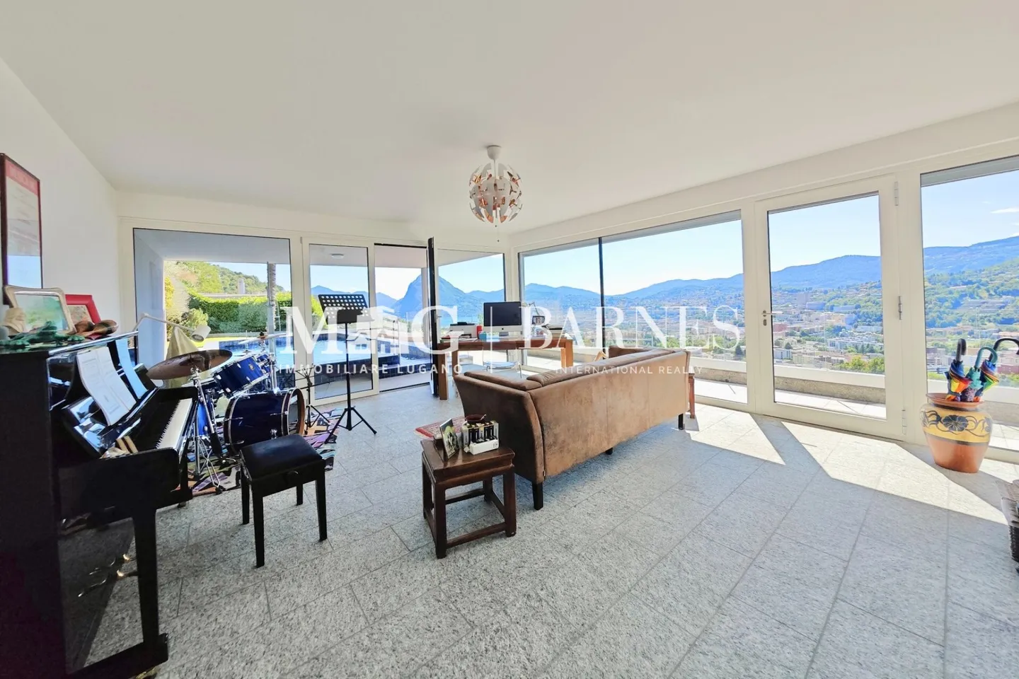 Villa with pool and lake view in Lugano Pregassona - Photo 9 of 13