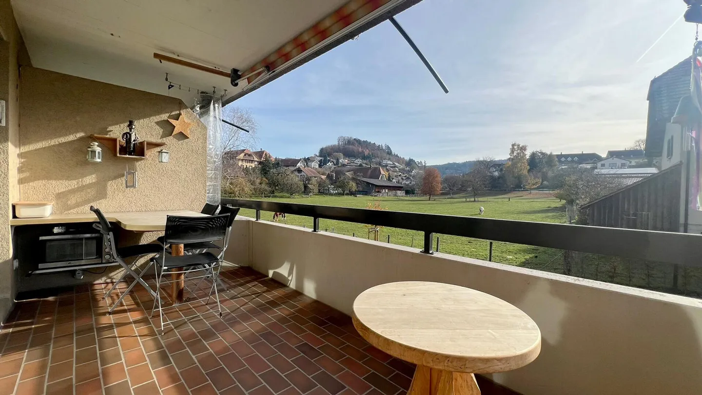 Well-maintained 4-room apartment with two balconies - attractive home - Photo 5 of 6