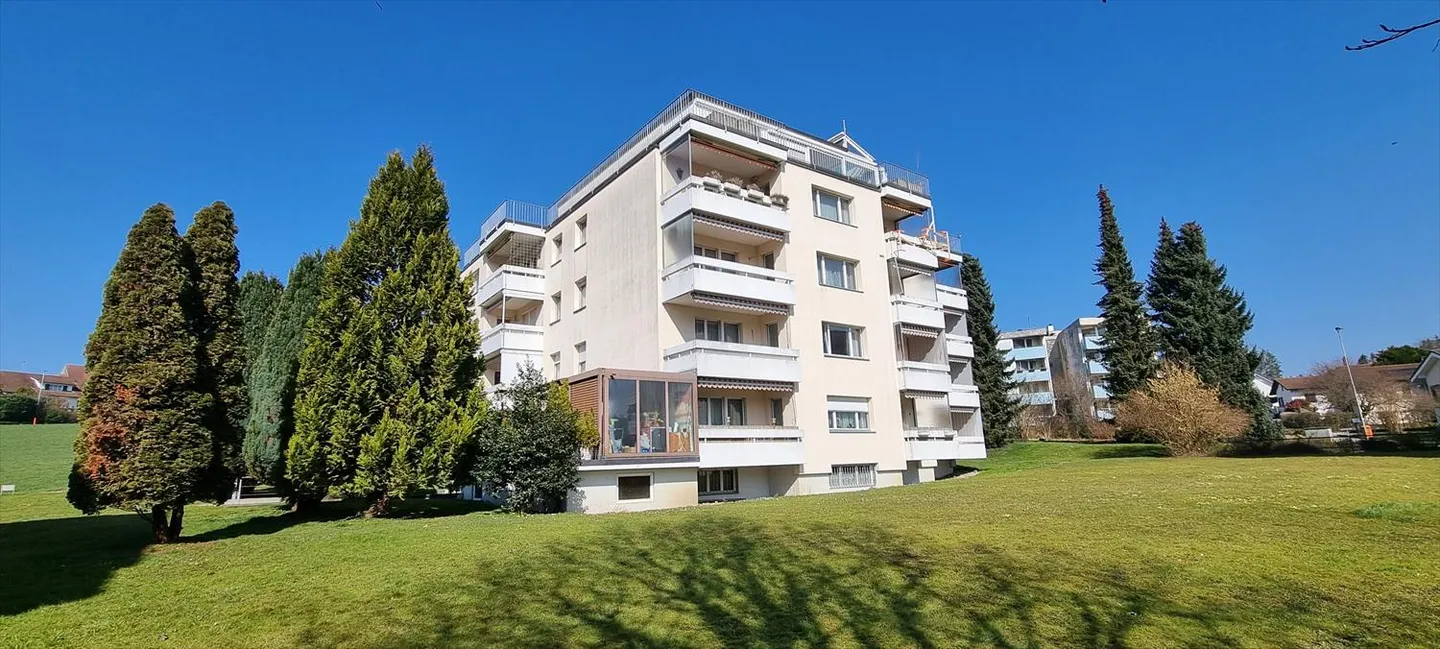 Appartamento attico invitante di 4,5 stanze con vista mozzafiato a Hägglingen - Costi accessori forfettari e inclusi - Foto 2 di 13