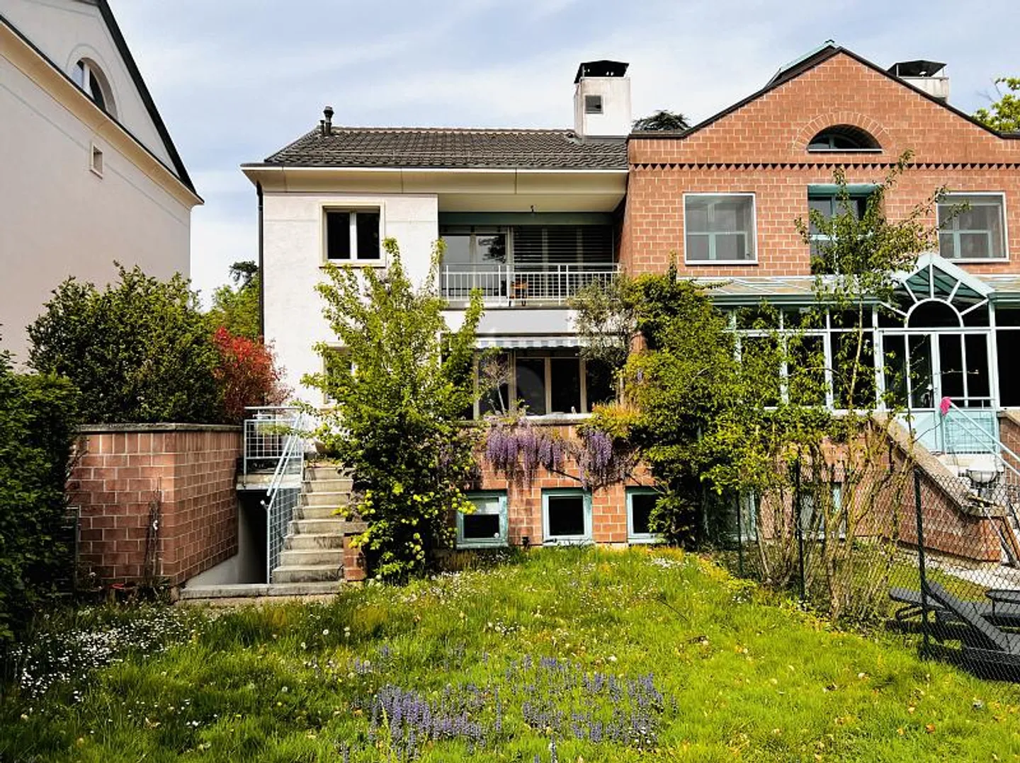 Maison Jumelée Charmante avec Piscine - Photo 2 sur 6