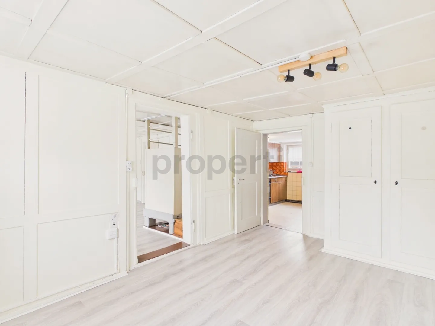 Historical Single-Family House with Charming Living Comfort in Glarus South - Photo 5 of 13