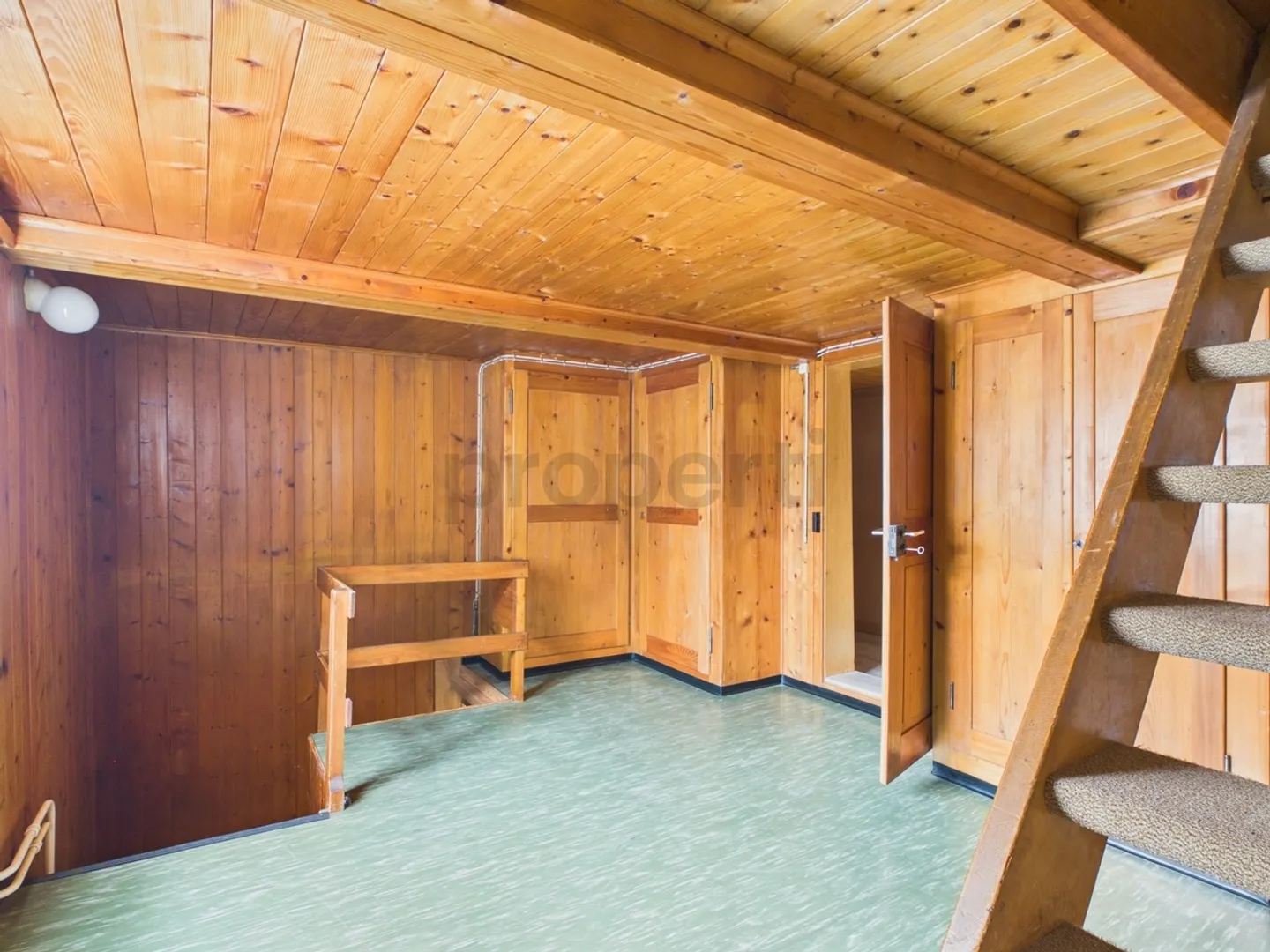 Historical Single-Family House with Charming Living Comfort in Glarus South - Photo 8 of 13