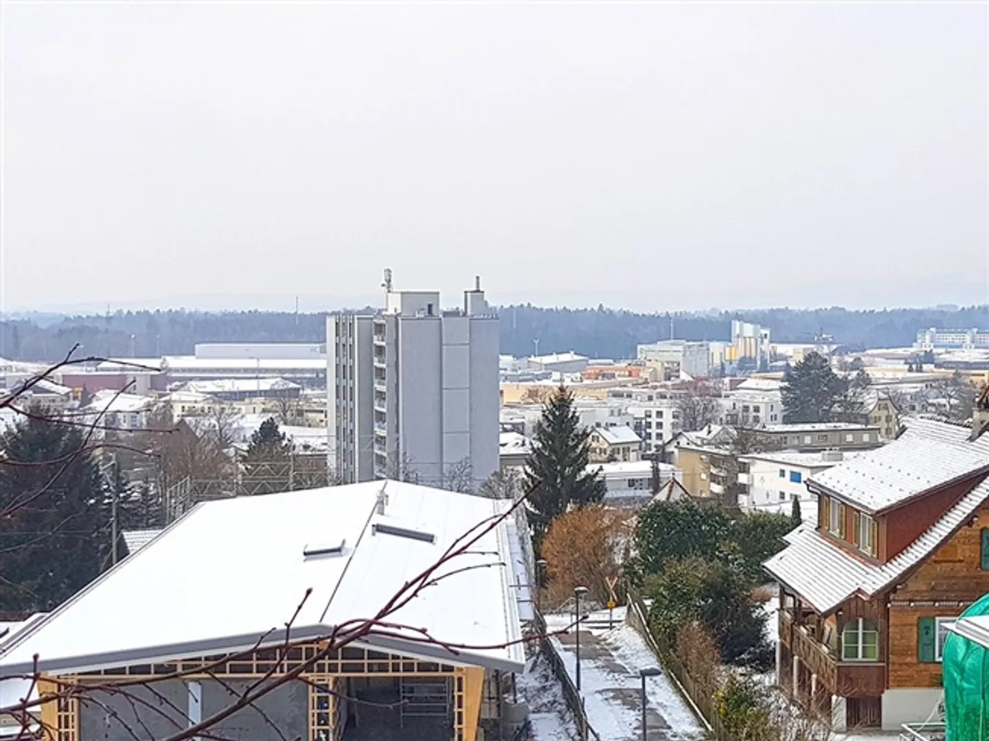 HINWIL NORD - APPARTAMENTO MAISONETTE INTERESSANTE - 2.5 STANZE - Foto 3 di 4