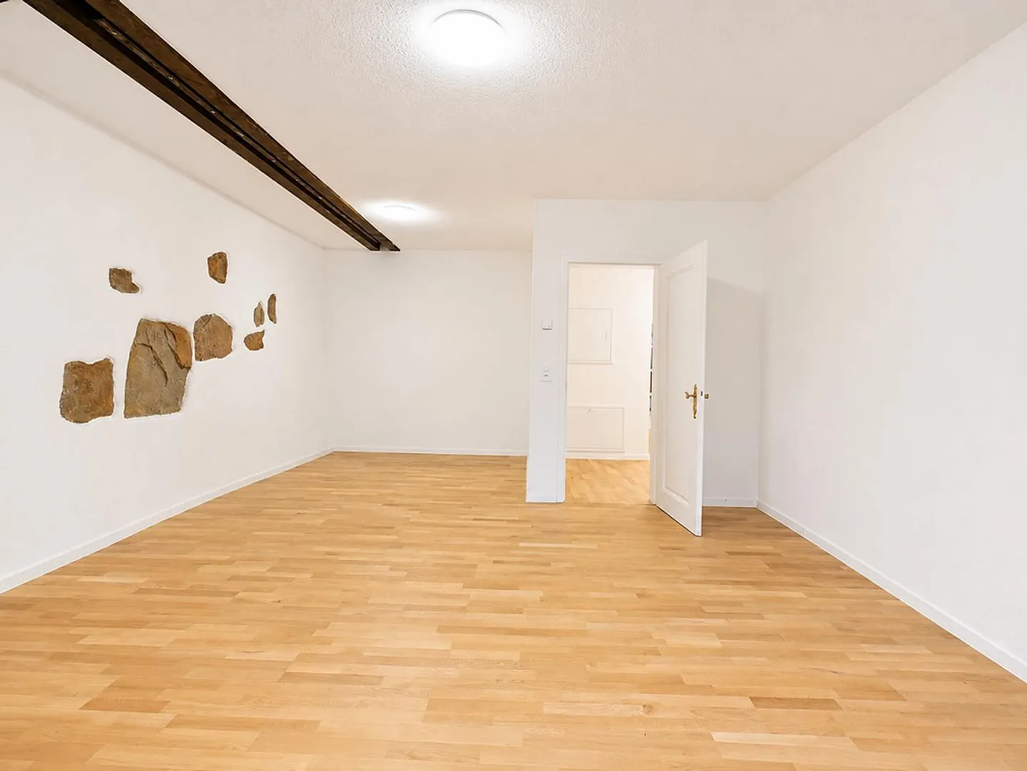 Charming 3.5-room attic apartment with balcony in Bad Zurzach - Photo 8 of 14