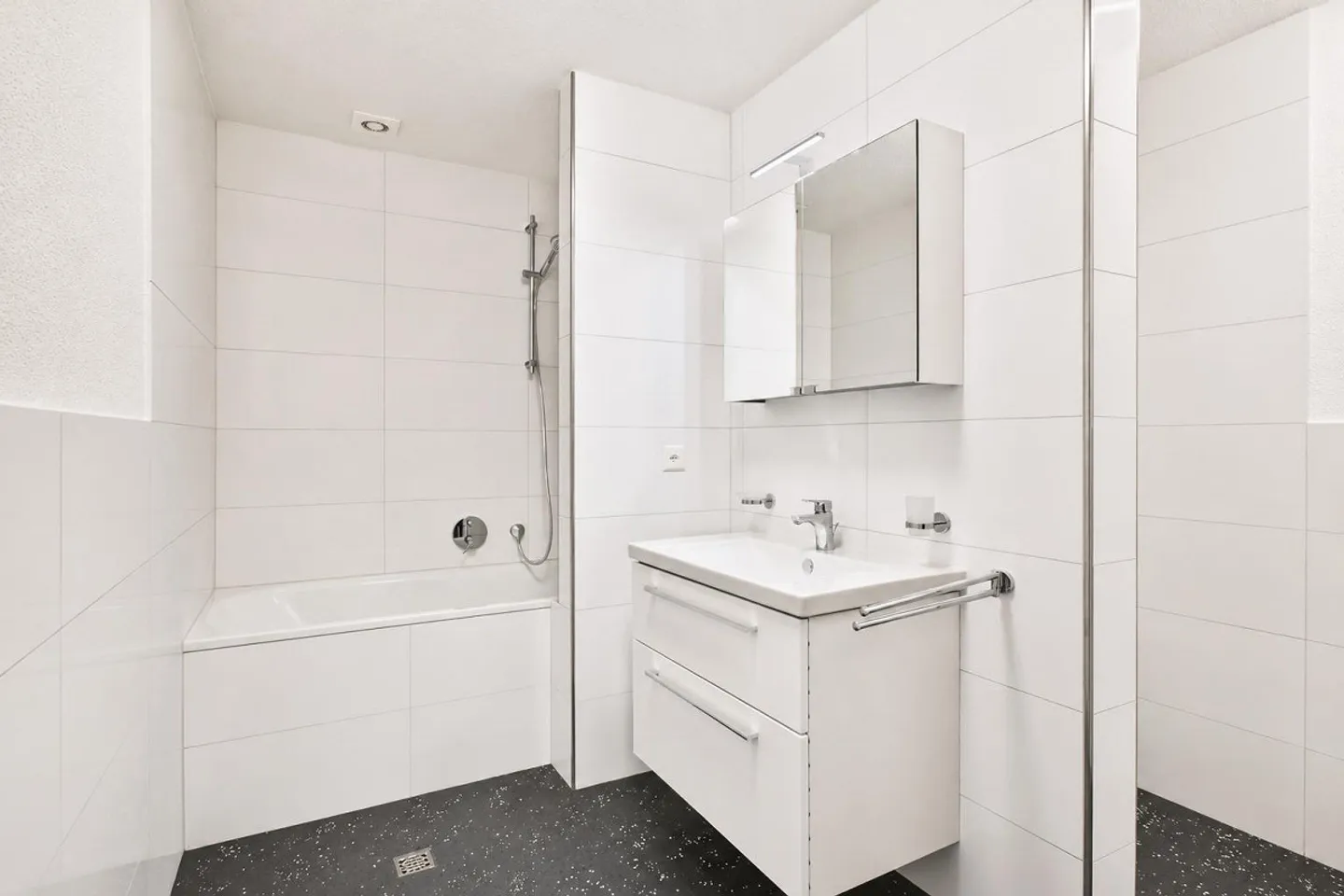 Charming 3.5-room attic apartment with balcony in Bad Zurzach - Photo 10 of 14