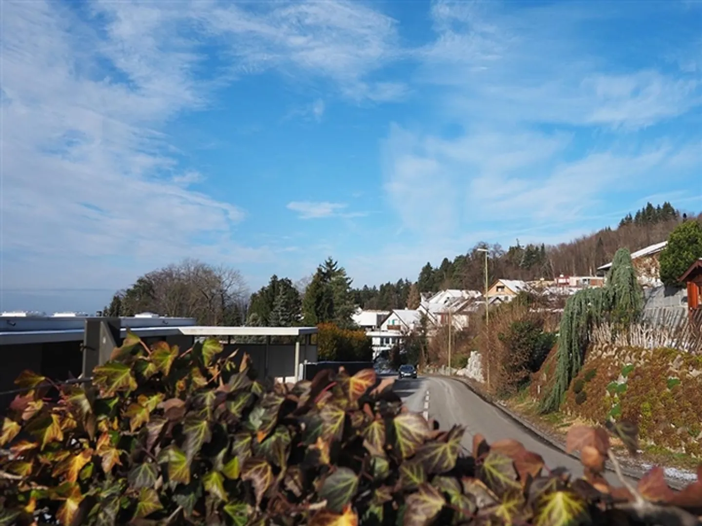 HINWIL NORD - APPARTAMENTO MAISONETTE INTERESSANTE - 2.5 STANZE - Foto 1 di 4