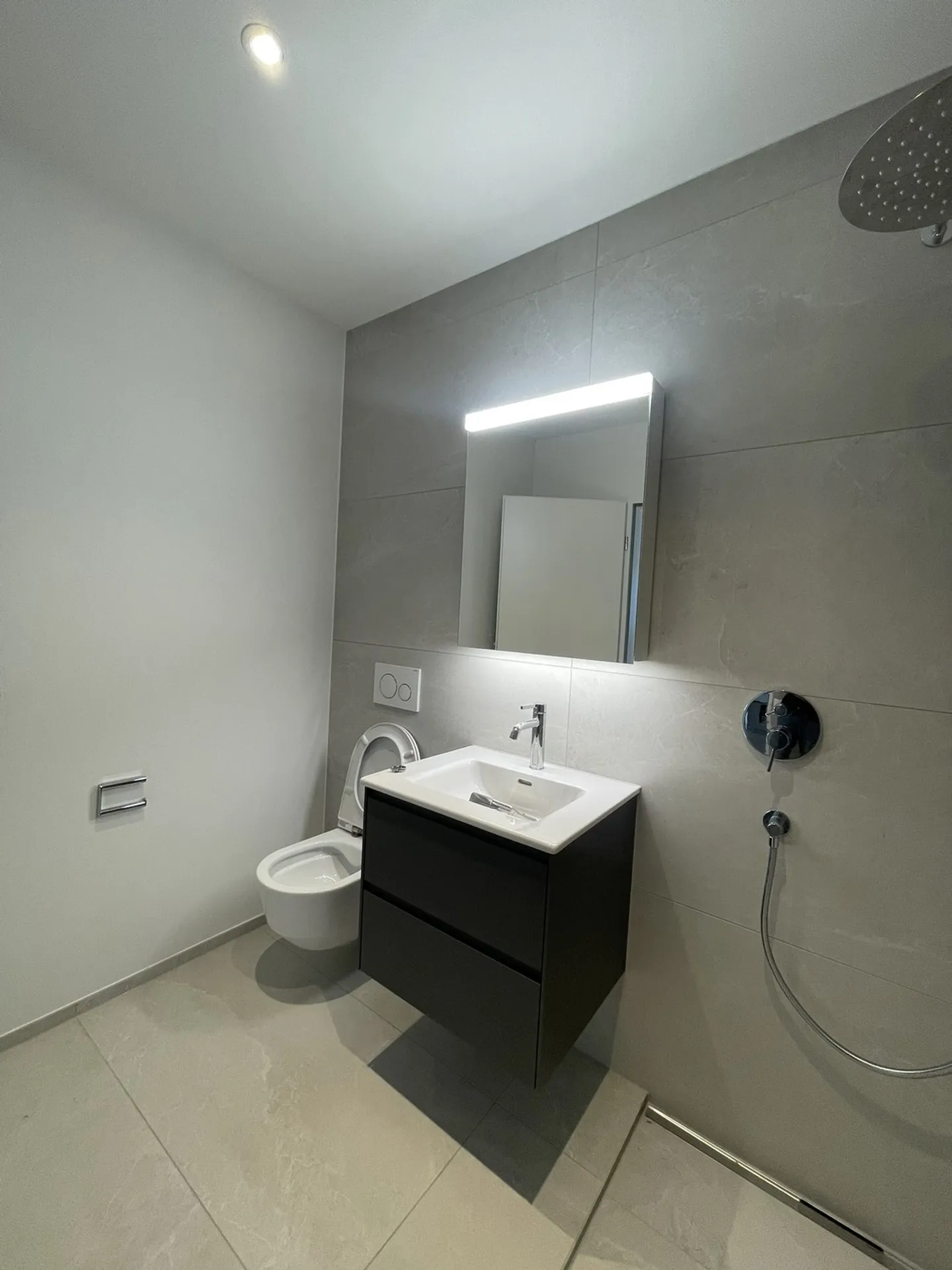 Appartement pratique de 3,5 pièces dans la vieille ville de Klingnau ! - Photo 4 sur 10